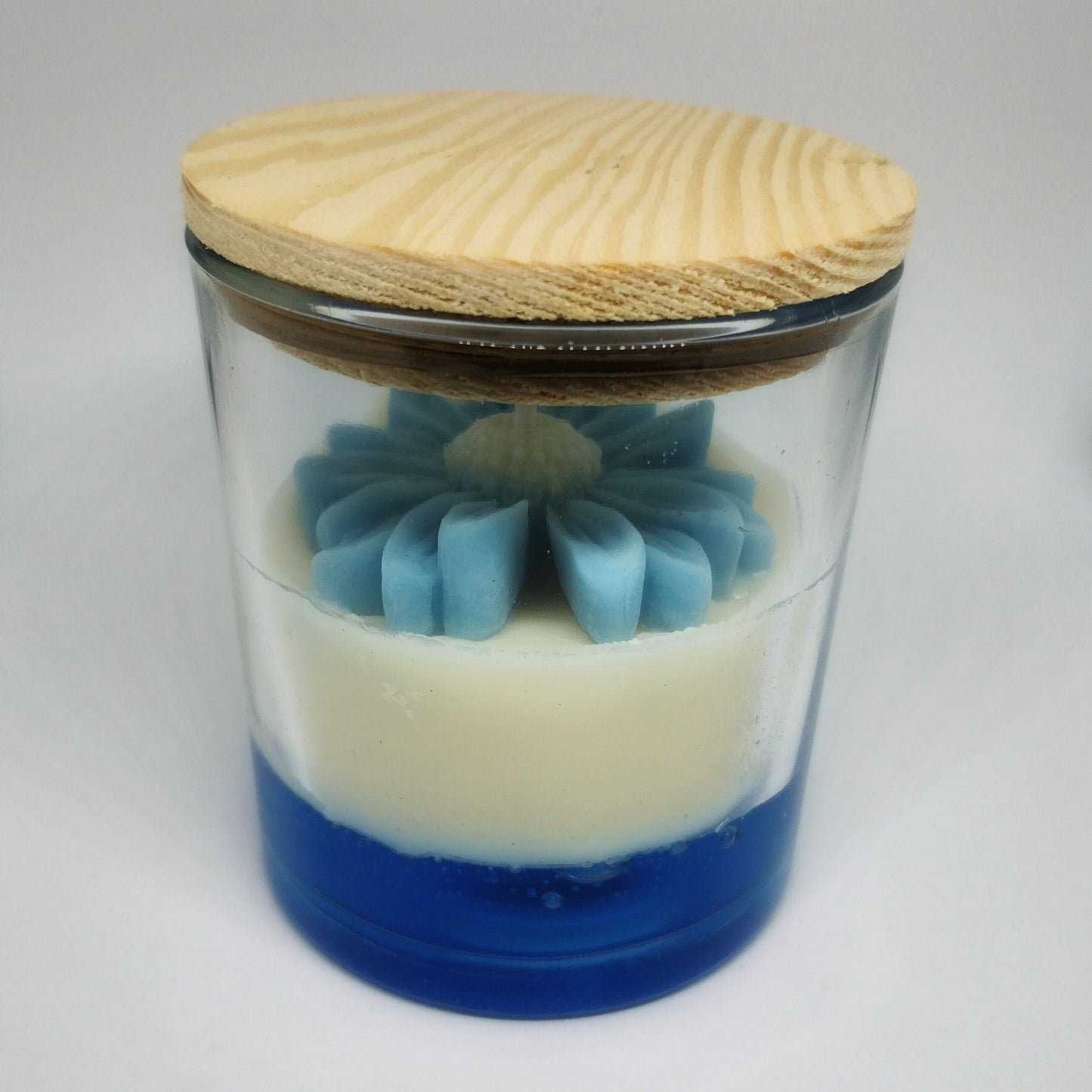 Ocean Bloom Candle – Cool Water Fragrance 🌊💙