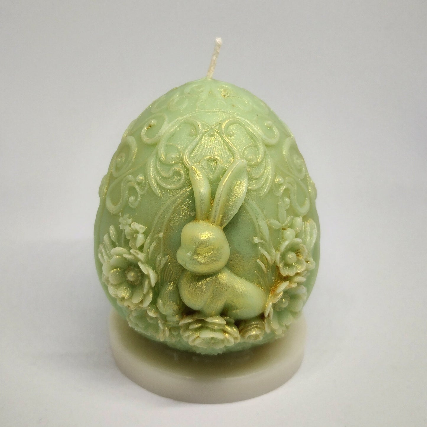 🐰 Vintage Bunny Egg Candle – Pastel Green & Gold- Cool Water Fragrance
