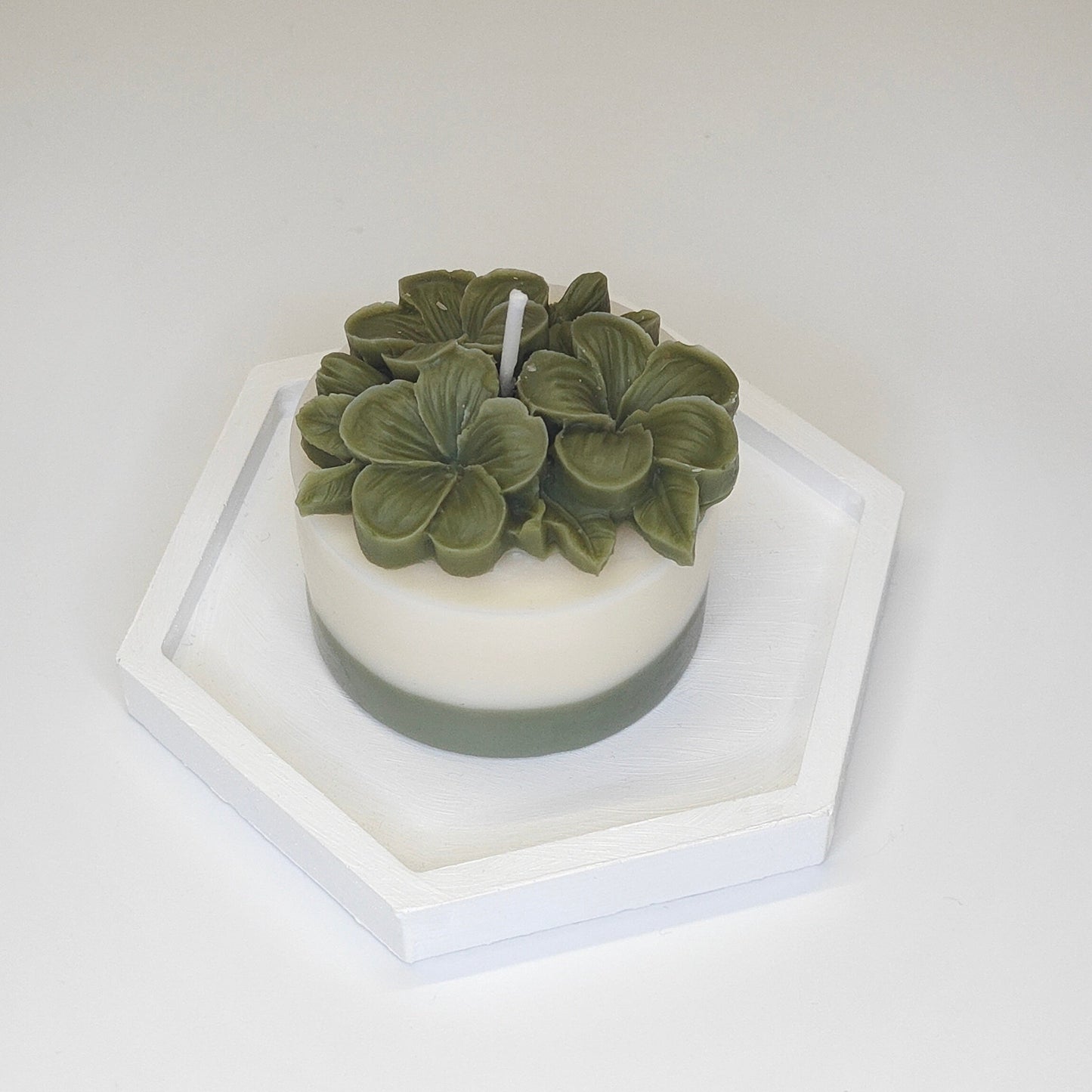 Blooming Grace Candle - Sage Green 🌿